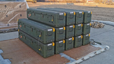Tο Κίεβο παρέλαβε φορτίο με αντιαεροπορικά πυραυλικά συστήματα Stinger