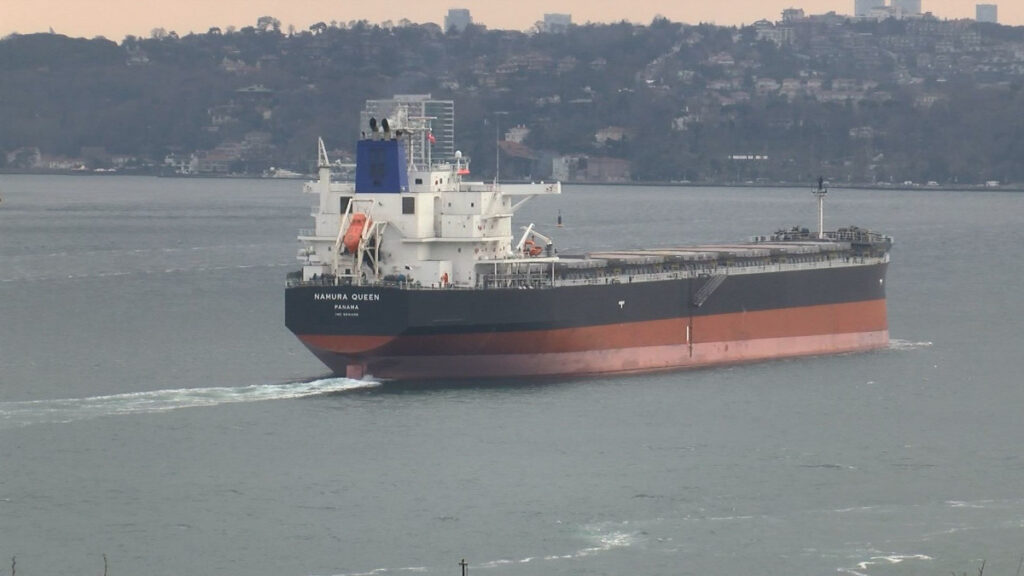 Το πλοίο Bulk Carrier "Namura Queen", σημαίας Παναμά που φέρεται να χτυπήθηκε από ρωσικό πύραυλο στη Μαύρη Θάλασσα / Μάρτης 2022