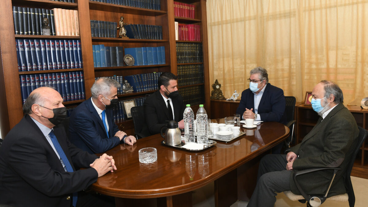 Ο ΓΓ της ΚΕ του ΚΚΕ Δημήτρης Κουτσούμπας συναντήθηκε την Πέμπτη 10 Μάρτη με αντιπροσωπεία της Δημοκρατικής Ένωσης Εθνικής Ελληνικής Μειονότητας (ΔΕΕΕΜ) - Ομόνοια και του Κόμματος Ένωσης για τα Ανθρώπινα Δικαιώματα (ΚΕΑΔ)