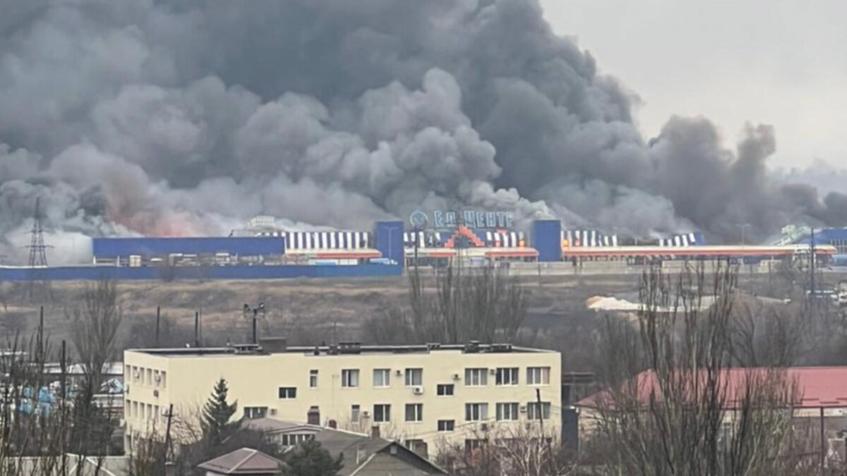 Βομβαρδισμένο εργοστάσιο στη Μαριούπολη, Ουκρανία - Μάρτιος 2022
