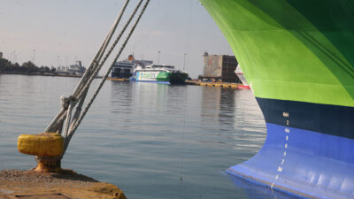 Επιβατικά πλοία στο λιμάνι του Πειραιά