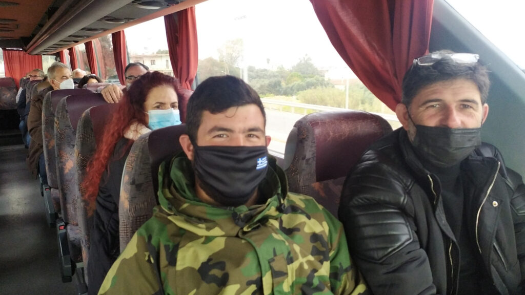 Αγρότες του Πύργου Ηλείας σε λεωφορείο για το αγροτικό συλλαλητήριο στην Αθήνα - 18/03/2022