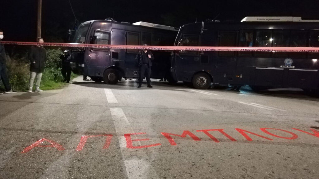 Συγκέντρωση έξω από το στρατιωτικό αεροδρόμιο της Ελευσίνας - Απο κει αναχώρησαν τα C130 με στρατιωτικό υλικό προς την Ουκρανία - Επιτροπή Ειρήνης Ελευσίνας και Σωματεία και φορείς του Θριασίου, ενάντια στην εμπλοκή της Ελλάδας στον ιμπεριαλιστικό πόλεμο - 03/03/2022