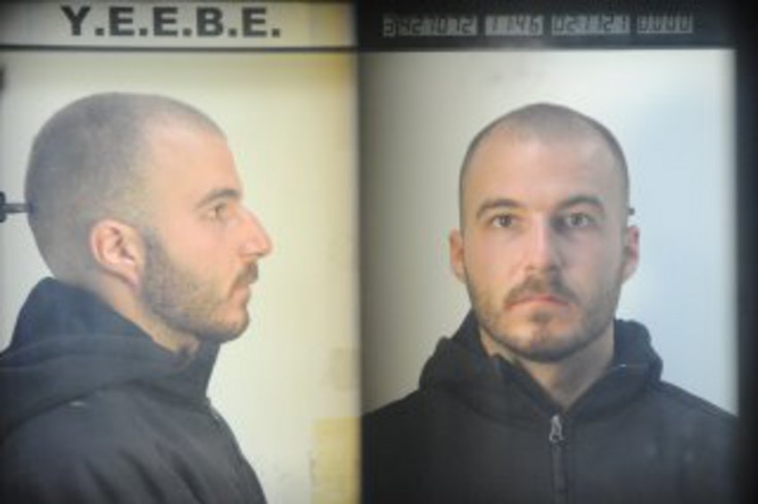 ΣΑΡΑΚΑΤΣΑΝΟΣ Στέργιος του Ευάγγελου, γεν. 1999 στις Σέρρες: Συλληφθείς για την υπόθεση δολοφονίας του Άλκη Καμπανού, στην περιοχή Χαριλάου της Θεσσαλονίκης, τα ξημερώματα της 1ης Φεβρουαρίου 2022