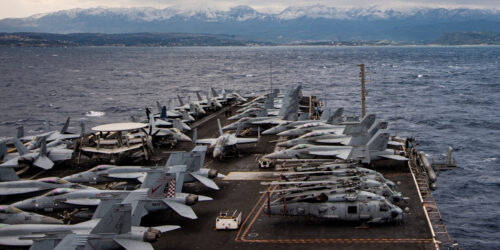 Το Αεροπλανοφόρου των ΗΠΑ Τρούμαν (USS Harry S. Truman - CVN 75) έξω από τον κόλπο της Σούδας (Κρήτη - Μάρτιος 2022)