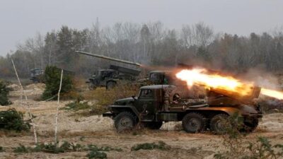 Ουκρανικό πυροβολικό βομβαρδίζει το Ντομπάς (Λουγκάνσκ - Ντονιέσκ)