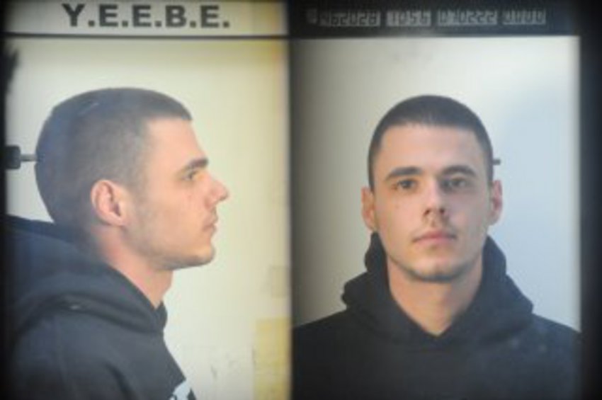 ΧΑΤΖΗΚΩΝΣΤΑΝΤΙΝΟΥ Δημήτριος του Παύλου, γεν. 2000 στην Πτολεμαΐδα: Συλληφθείς για την υπόθεση δολοφονίας του Άλκη Καμπανού, στην περιοχή Χαριλάου της Θεσσαλονίκης, τα ξημερώματα της 1ης Φεβρουαρίου 2022