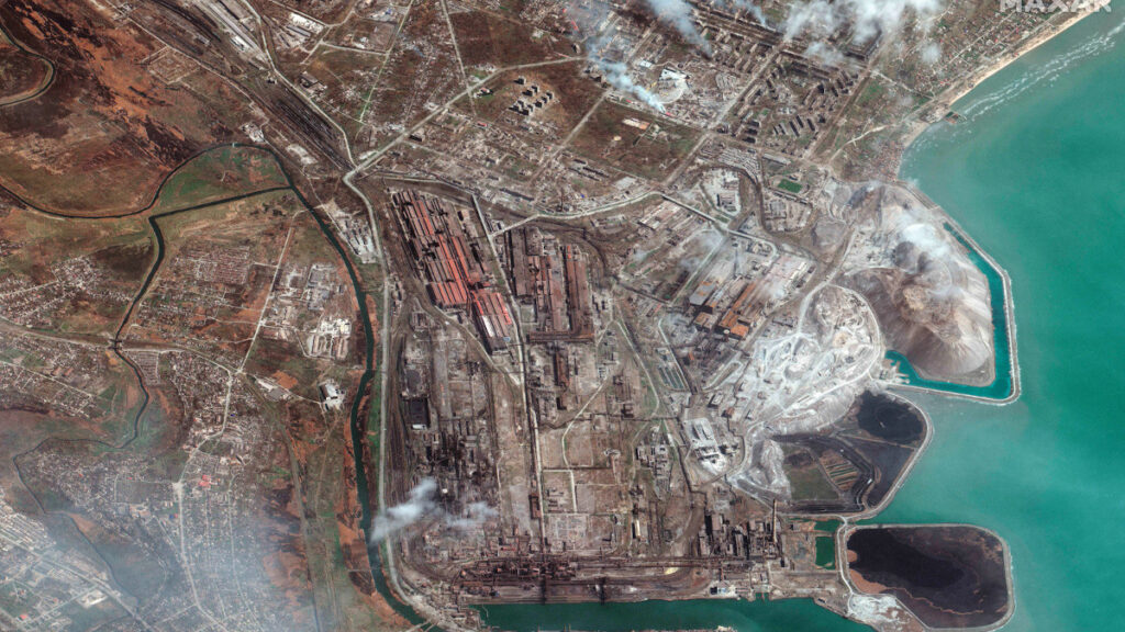 Συγκρότημα εργοστασίων AZOVSTAL, μεταλλουργίας, εξόρυξης κι επεξεργασίας χάλυβα στη Βιομηχανική Ζώνη της Μαριούπολης, Ουκρανία