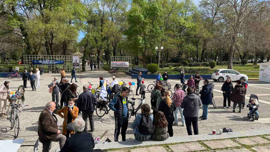 Δραστηριότητες καταδίκης του ιμπεριαλιστικού πολέμου στην Ουκρανία και της συμμετοχής της χώρας μας σ' αυτόν οργάνωσαν την Κυριακή στην Καρδίτσα η Επιτροπή Ειρήνης και ο Σύλλογος Γυναικών, στην πλατεία Πλαστήρα - 3/04/2022