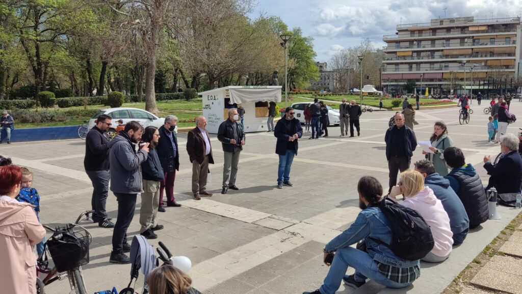 Δραστηριότητες καταδίκης του ιμπεριαλιστικού πολέμου στην Ουκρανία και της συμμετοχής της χώρας μας σ' αυτόν οργάνωσαν την Κυριακή στην Καρδίτσα η Επιτροπή Ειρήνης και ο Σύλλογος Γυναικών, στην πλατεία Πλαστήρα - 3/04/2022