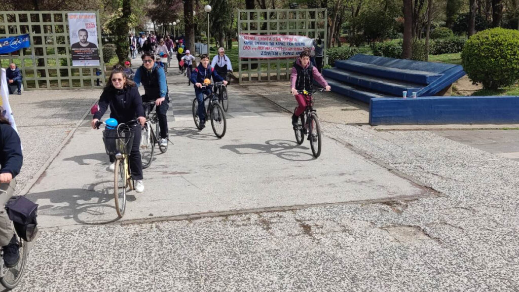 Δραστηριότητες καταδίκης του ιμπεριαλιστικού πολέμου στην Ουκρανία και της συμμετοχής της χώρας μας σ' αυτόν οργάνωσαν την Κυριακή στην Καρδίτσα η Επιτροπή Ειρήνης και ο Σύλλογος Γυναικών, στην πλατεία Πλαστήρα - 3/04/2022