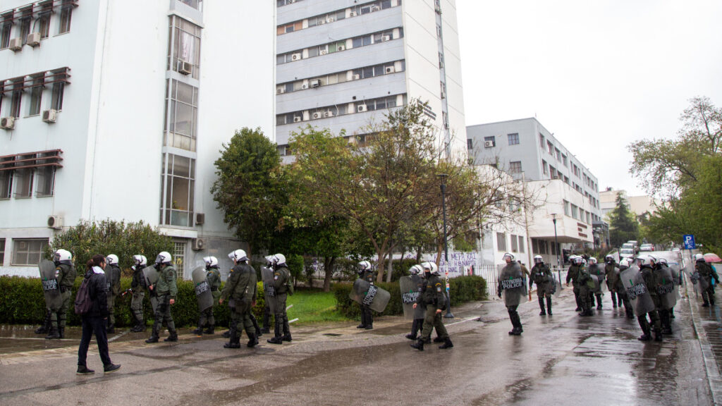 Τα ΜΑΤ στους χώρους του Αριστοτέλειο Πανεπιστημίου Θεσσαλονίκης / 18-19/04/2022