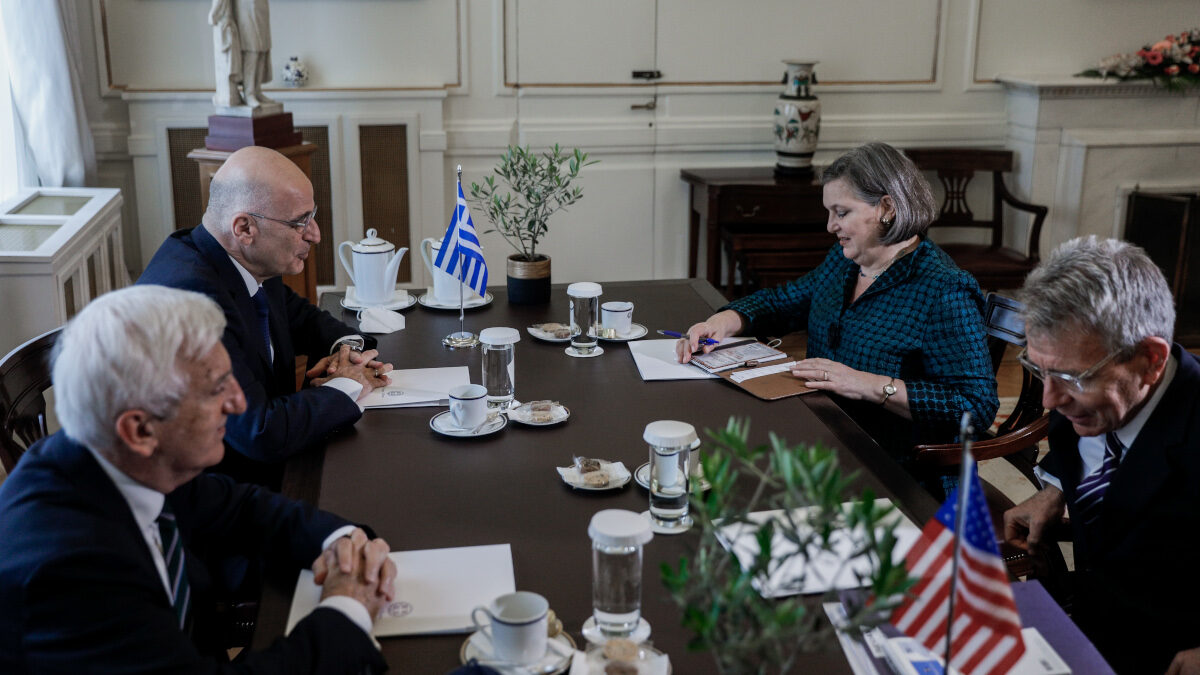 Συνάντηση Υπουργού Εξωτερικών, Νίκου Δένδια με την Υφυπουργό Εξωτερικών των ΗΠΑ, Βικτόρια Νούλαντ στην Αθήνα - Τρίτη 5 Απριλίου 2022