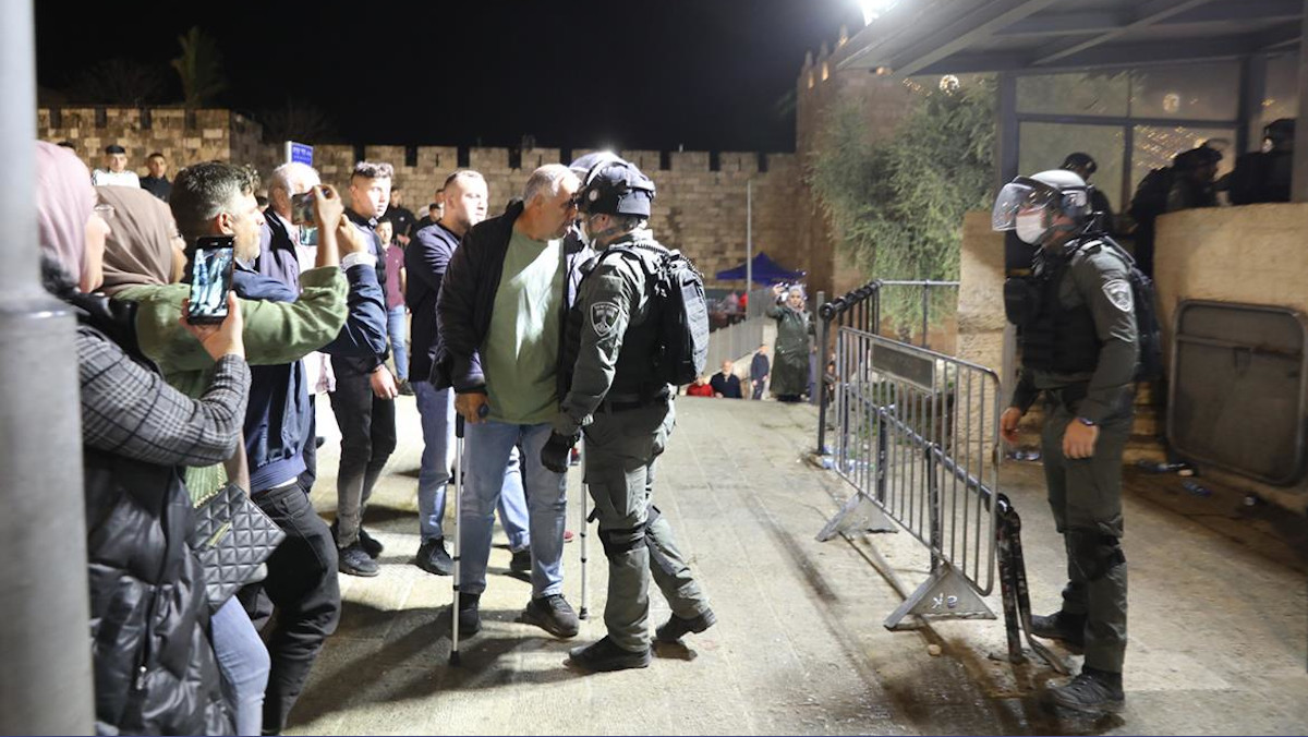 Οι κατοχικές δυνάμεις του Ισραήλ στην Ανατολική Ιερουσαλήμ εναντίον Παλαιστινίων
