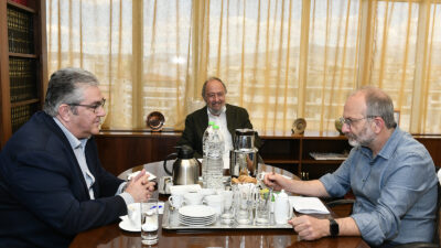 Συνάντηση του ΓΓ της ΚΕ του ΚΚΕ, Δημήτρη Κουτσούμπας με τον ΓΓ της ΚΕ του ΚΚ Τουρκίας Κεμάλ Οκουγιάν, στην έδρα της ΚΕ στον Περισσό