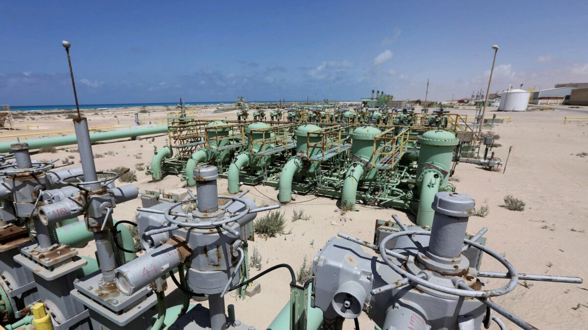 Τερματικός σταθμός πετρελαίου στο λιμάνι Ζουεϊτίνα της Λιβύης