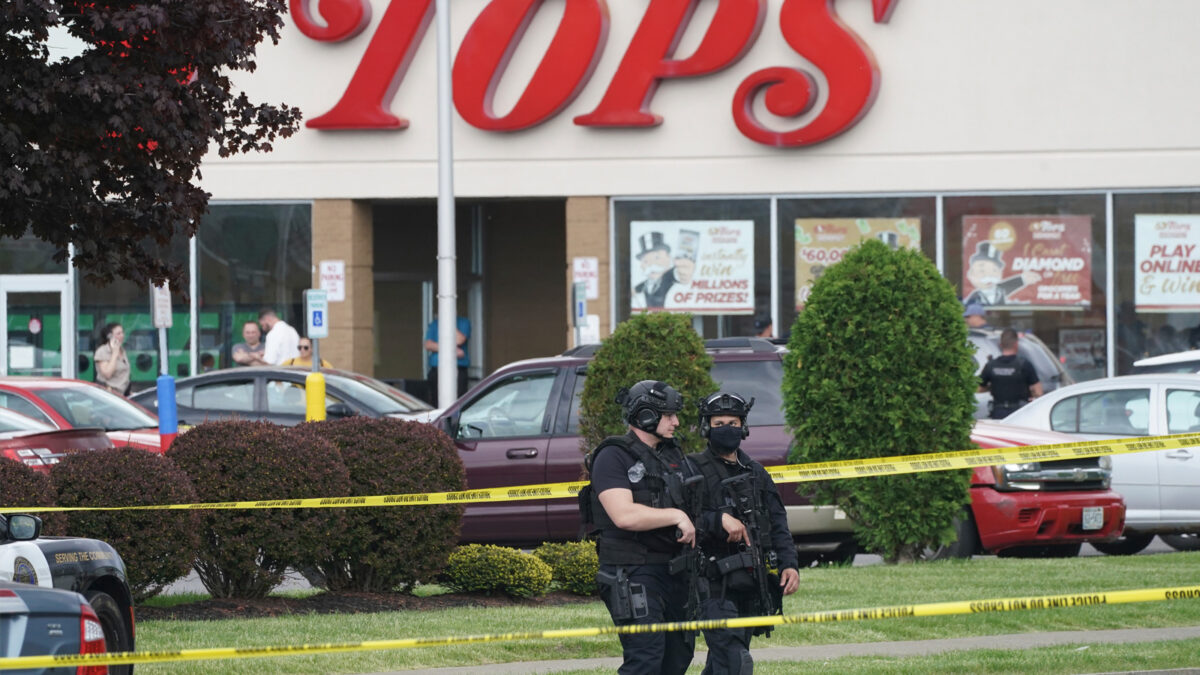 ΗΠΑ: Δέκα νεκροί από επίθεση ρατσιστή μακελάρη σε σούπερ μάρκετ στο Μπάφαλο