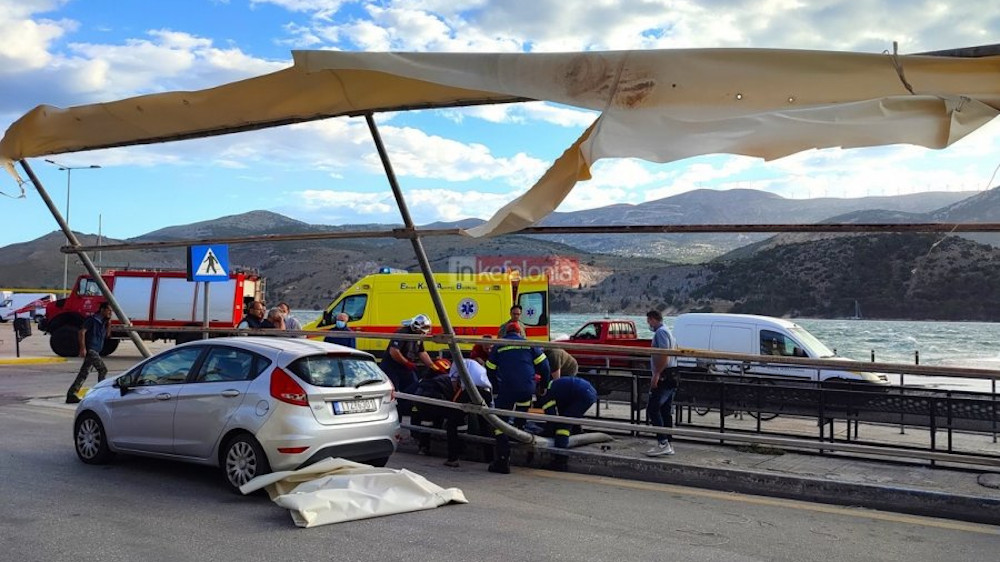 Τραυματισμός 3 ατόμων από τους ισχυρούς ανέμους στο λιμάνι του Αργοστολίου