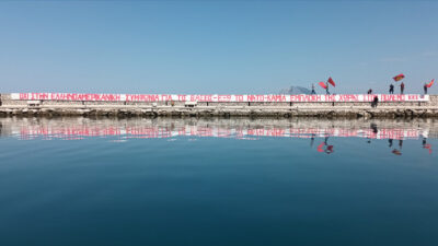 Πανό του ΚΚΕ ενάντια στον πόλεμο και συμμετοχή της Ελλάδας στο λιμάνι της Πάτρας