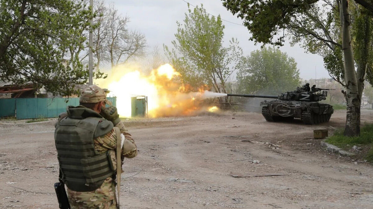 Βολή τεθωρακισμένου άρματος του Ρωσικού στρατού στην Ουκρανία - Μάης 2022