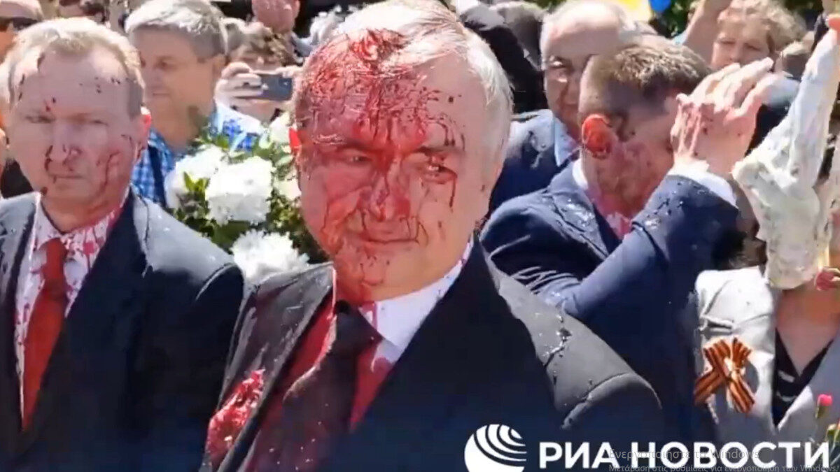 Επίθεση με μπογιές στον ρώσο πρέσβη στην Πολωνία