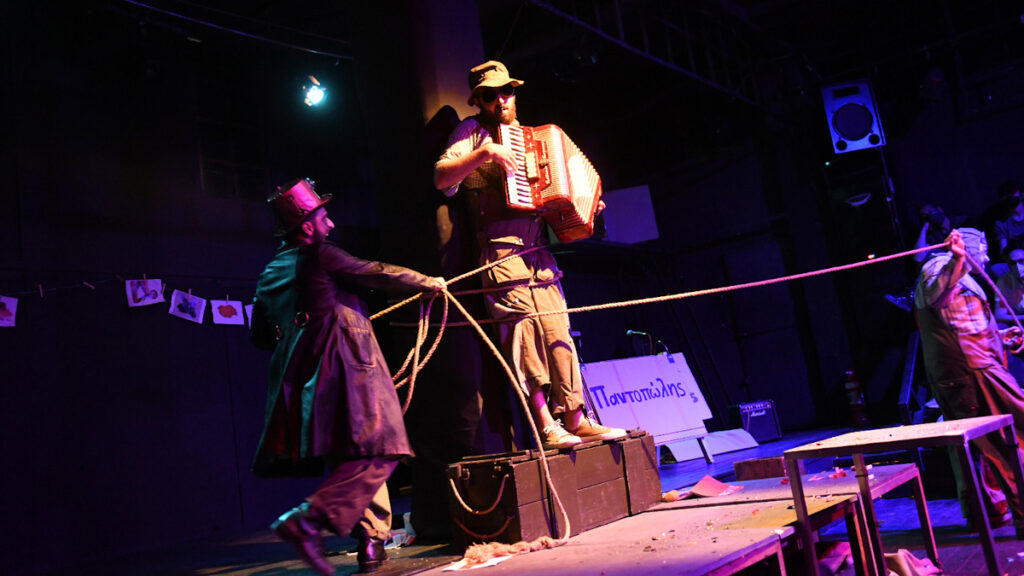 Θέατρο Βαφείο - Λάκης Καραλής: «Trio Lumpen - Η φράουλα»