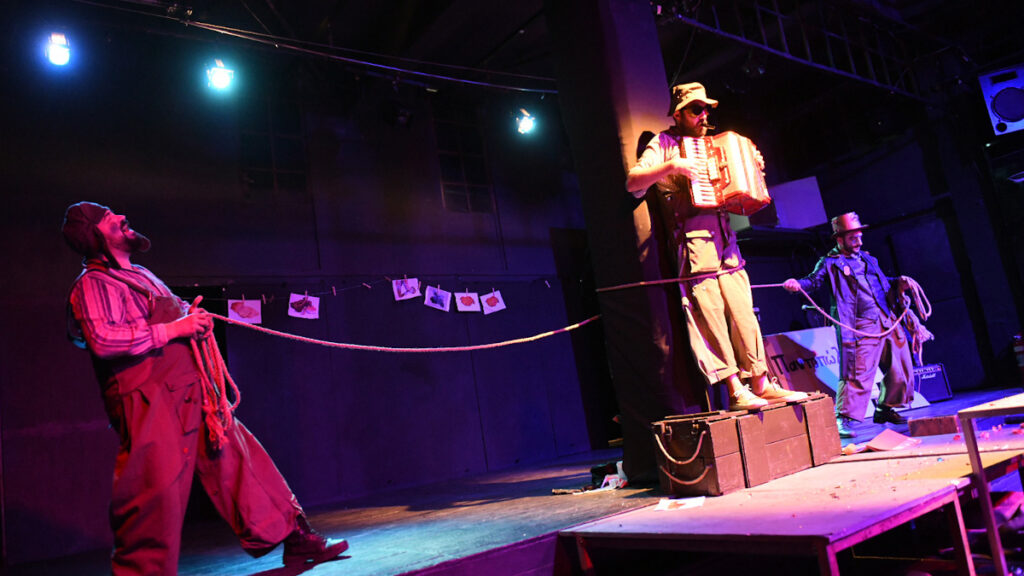 Θέατρο Βαφείο - Λάκης Καραλής: «Trio Lumpen - Η φράουλα»