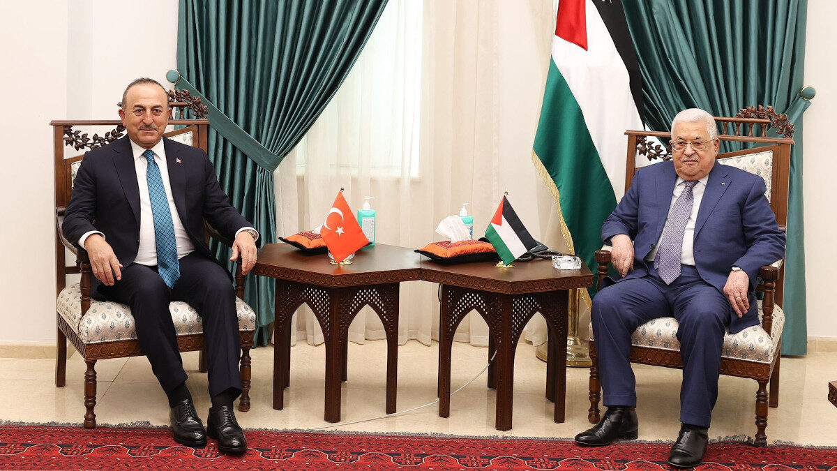 Ο Τούρκος Υπουργός Εξωτερικών, Μ. Τσαβούσογλου με τον Παλαιστίνιο πρόεδρο Μαχμούντ Αμπάς