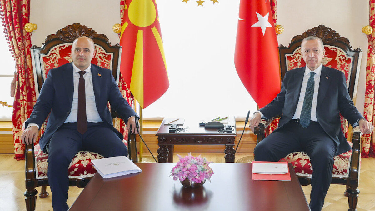 Συνάντηση Πρωθυπουργού Βόρειας Μακεδονίας, Ντιμίταρ Κοβατσέφσκι, στην Κωνσταντινούπολη, με τον Πρόεδρο της Τουρκίας, Ρετζέπ Ταγίπ Ερντογάν - 12/06/2022