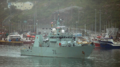 Το καναδικό πολεμικό πλοίο HMCS Summerside