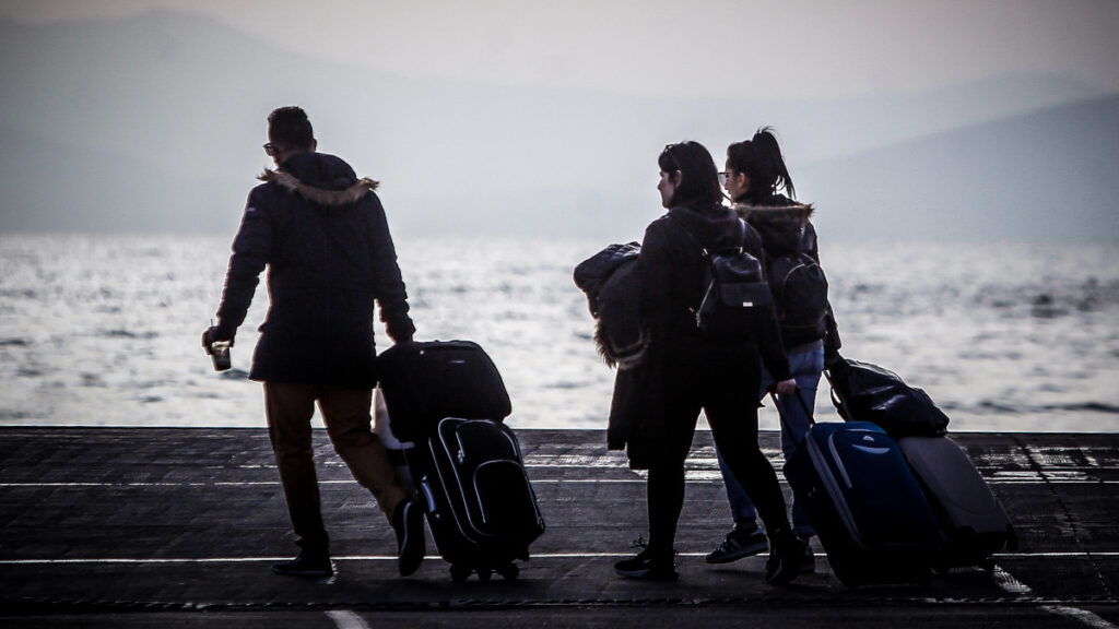 Επιβάτες για επιβίβαση σε πλοίο της γραμμής