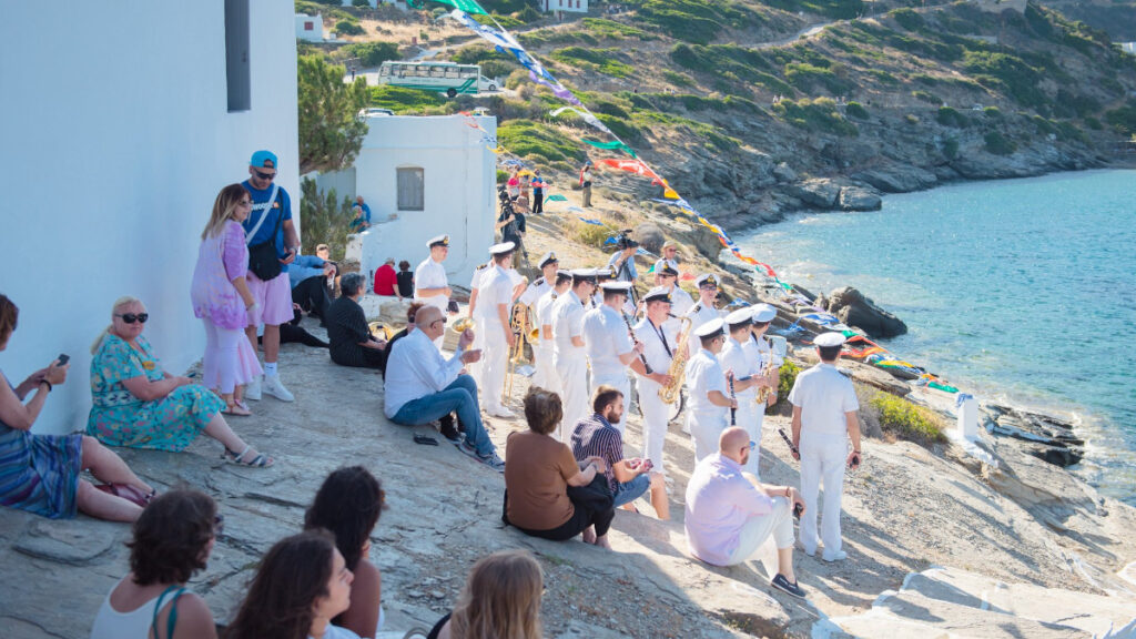 Φιλαρμονική Λιμενικού Σώματος: Συναυλία στην κεντρική πλατεία της Απολλωνίας / Εορτή της Αναλήψεως στην Σίφνο - 01/06/2022