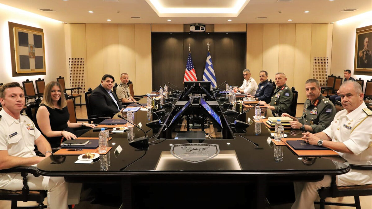 Επίσκεψη του Αμερικανού πρέσβη, Τζ. Τσούνη στο ΓΕΕΘΑ