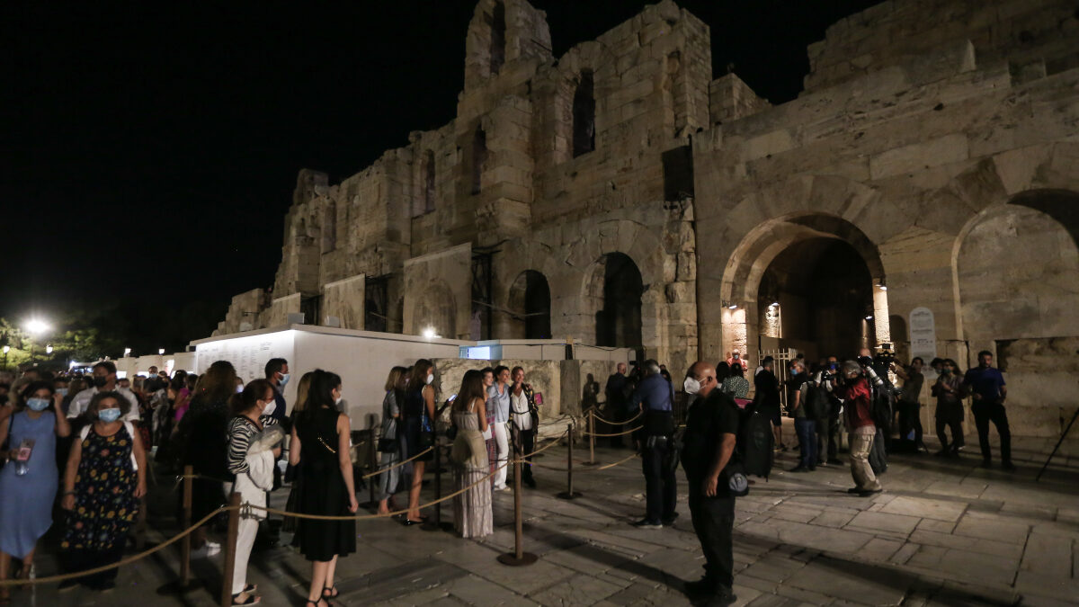 Προσέλευση σε παράσταση στο Ηρώδειο