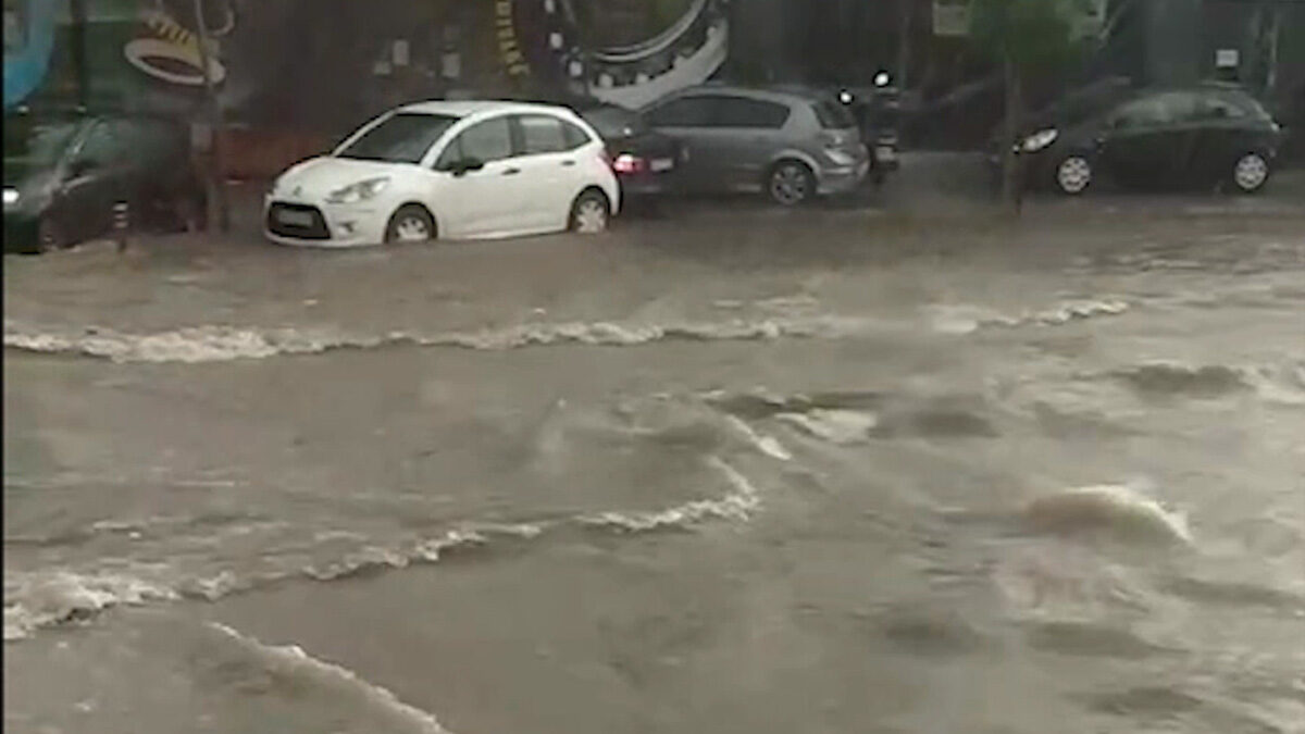 Ανοχύρωτη Θεσσαλονίκη / Από την έντονη βροχόπτωση, πλημμύρισαν υπόγεια σπίτια και καταστήματα, ενώ δρόμοι μετατράπηκαν σε ποτάμια 14/06/2022