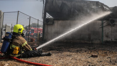 Πυροσβέστης - Πυρκαγιά σε εργοστάσιο στο Μενίδι, Αττική - 24/06/2022