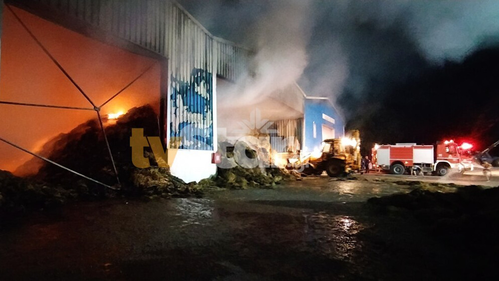 Πυρκαγιά σε αποθήκη ζωοτροφών στην Αλίαρτο Βοιωτίας