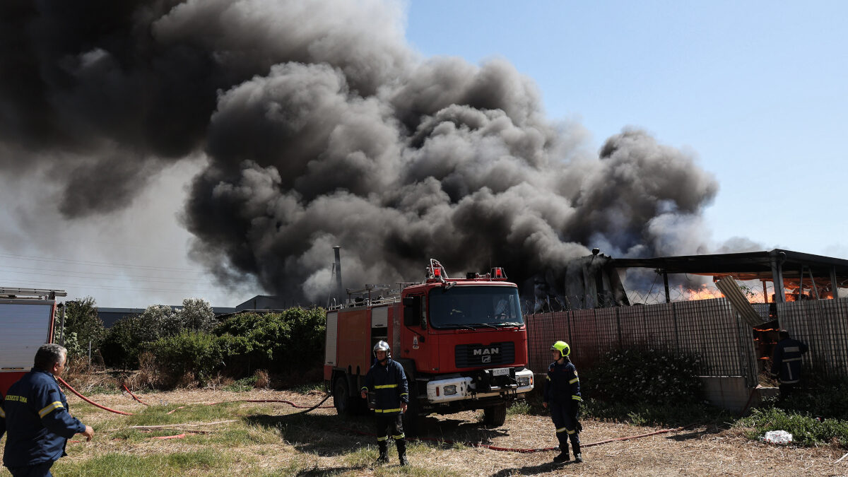Πυρκαγιά σε εργοστάσιο ξυλείας στο Ηράκλειο Κρήτης