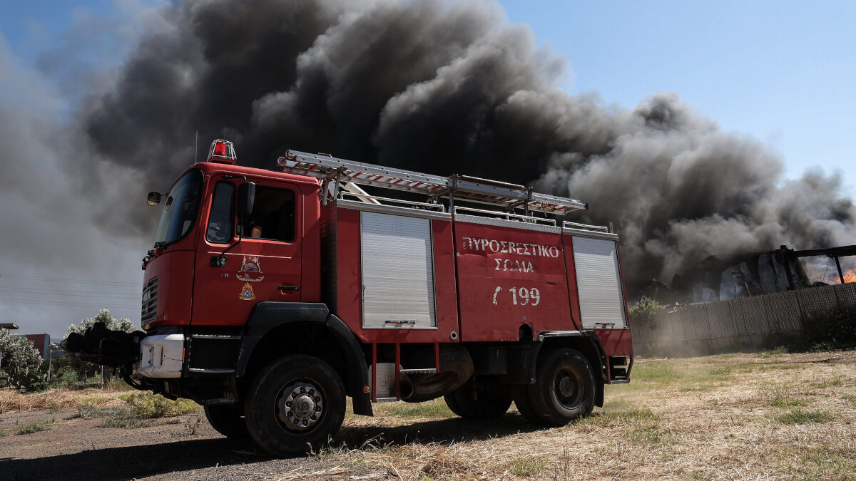 Πυροσβεστικό όχημα σε κατάσβεση πυρκαγιάς
