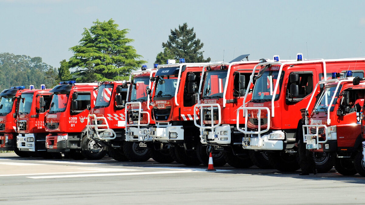 Αναμνηστική φωτογραφία της Πυροσβεστικής στην Πορτογαλία την Άνοιξη που η Κυβέρνηση διαβεβαιώνει για την ετοιμότητά της για την αντιπυρική περίοδο...
