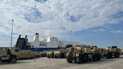 Δεμένο στο λιμάνι της Αλεξανδρούπολης το θηριώδες αμερικανικό μεταγωγικό «ARC ENDURANCE», το οποίο μετέφερε στρατιωτικό υλικό του στρατού των ΗΠΑ - Ιούνιος 2022