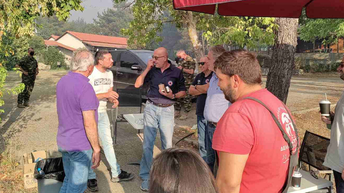 Κλιμάκιο του ΚΚΕ στο πλάι των πυρόπληκτων στον Έβρο