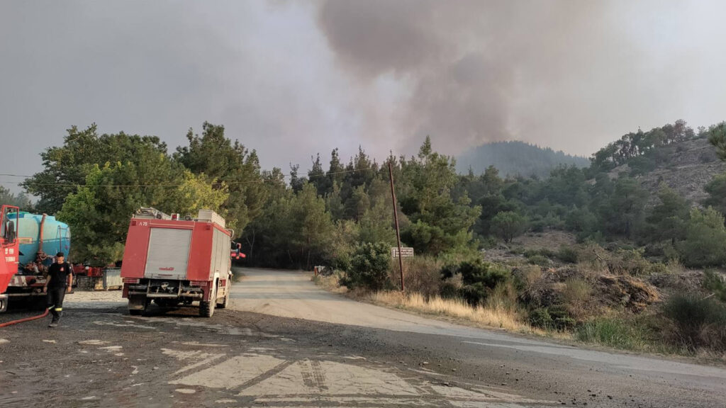 Κλιμάκιο του ΚΚΕ στο πλάι των πυρόπληκτων στον Έβρο