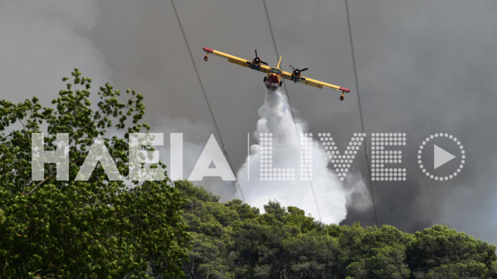 Μαίνεται ανεξέλεγκτη η πυρκαγιά στην Ηλεία