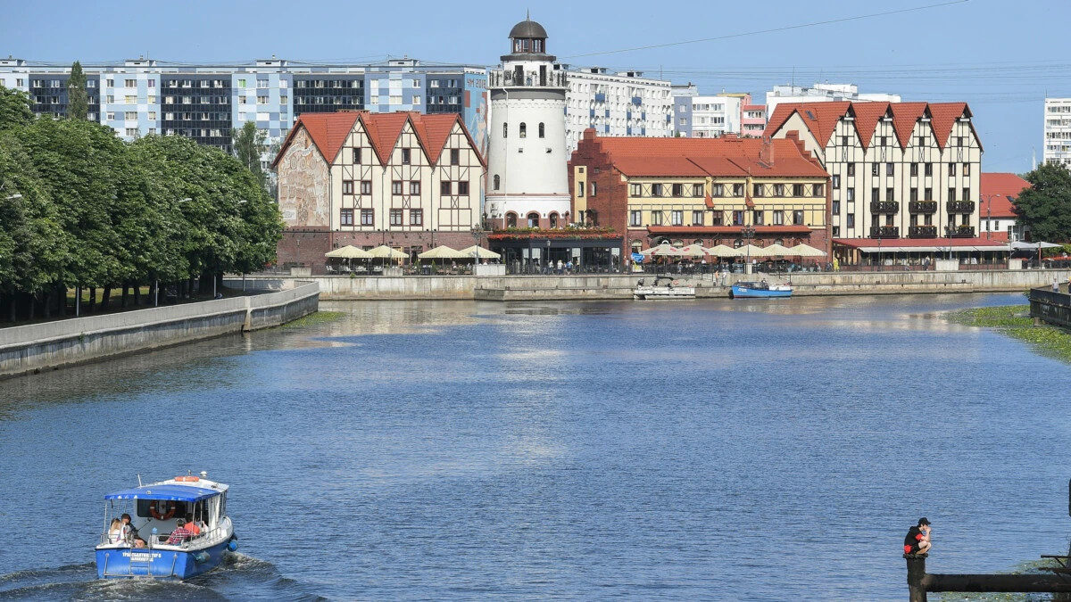Το Καλινιγραντείναι είναι πόλη-λιμάνι και διοικητικό κέντρο της Περιφέρειας Καλίνινγκραντ, του ρωσικού θύλακα που βρίσκεται μεταξύ της Πολωνίας και της Λιθουανίας στην Βαλτική Θάλασσα.