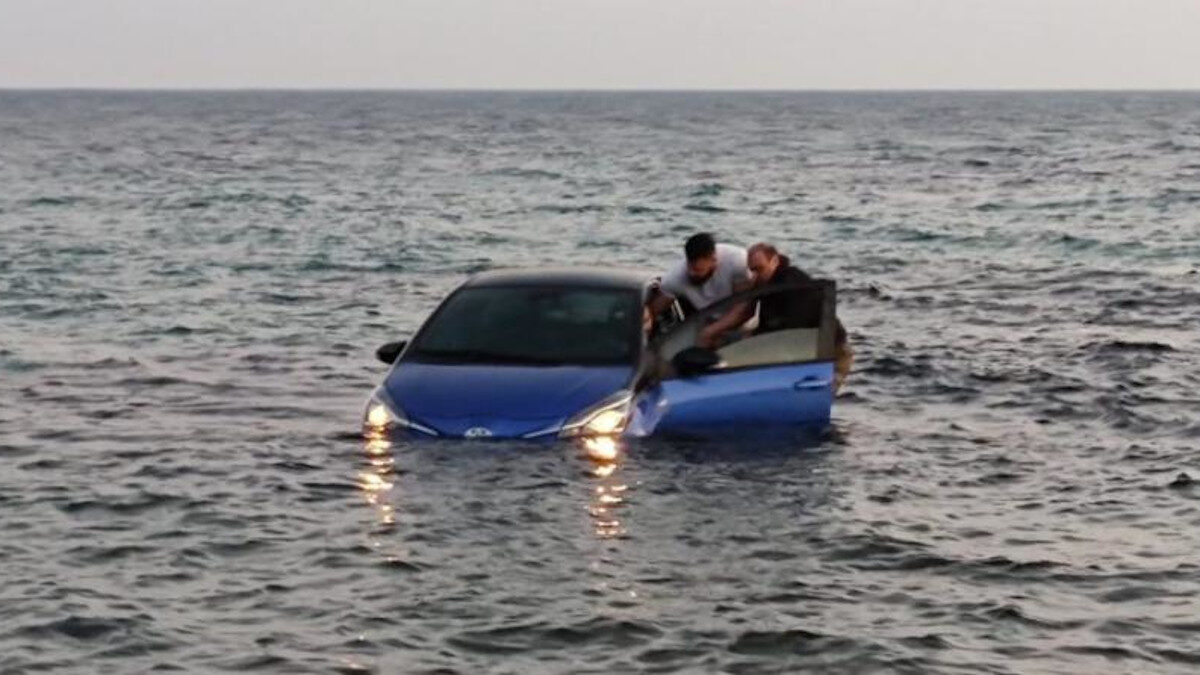Αυτοκίνητο που κατέληξε στη θάλασσα στη Λέσβο