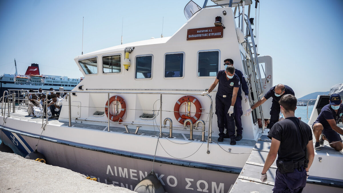 Σκάφος του Λιμενικού στο λιμάνι της Μυτιλήνης
