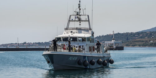 Σκάφος του Λιμενικού στο λιμάνι της Μυτιλήνης