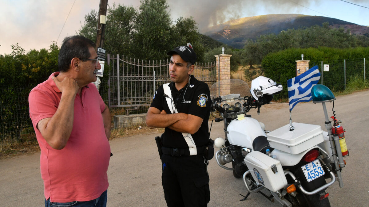 Ο Δήμαρχος Πατρέων, Κώστας Πελετίδης, παρών στο συντονισμό της προσπάθειας κατάσβεσης της πυρκαγιάς στην Αχαΐα στις 16/07/2022