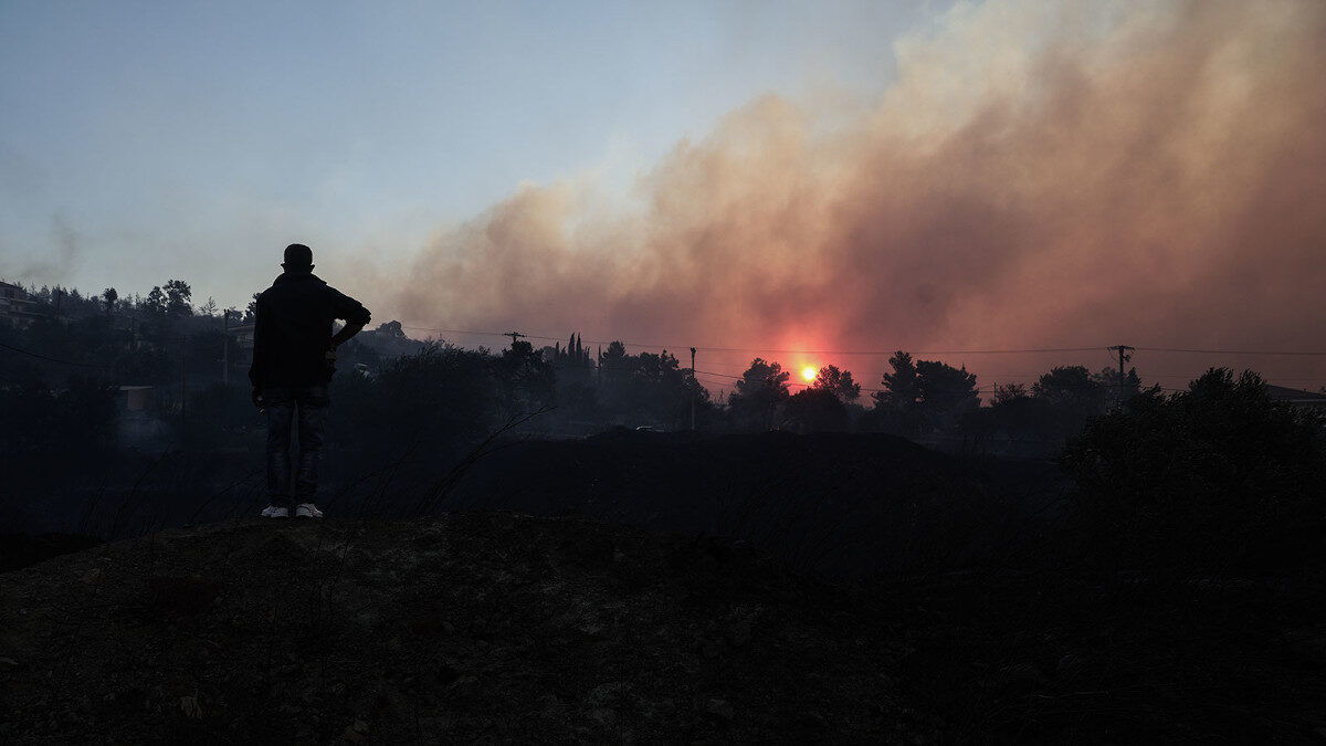 Πυρκαγιά στην Πεντέλη 19/07/2022 - Σε απόγνωση οι κάτοικοι - Στο ίδιο έργο θεατές...